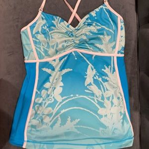 Lululemon size 8 top with shelf bra